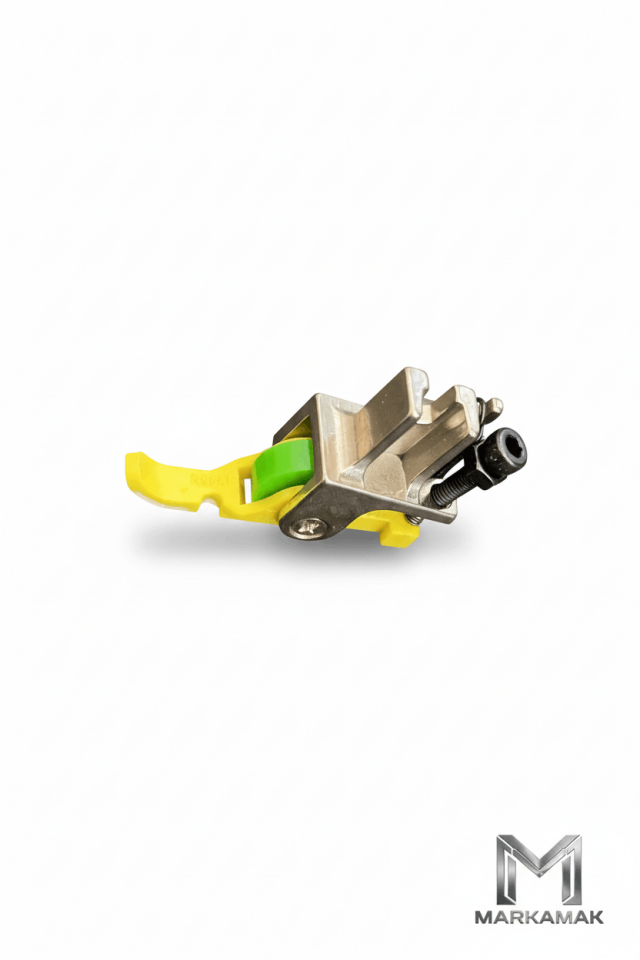 STRAIGHT MACHINE PLASTIC WHEEL RIGHT ZIPPER FOOT